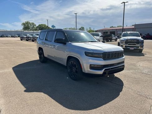 Used 2023 Jeep Grand Wagoneer Series III w/ Rear Seat Video Group 1 image 7