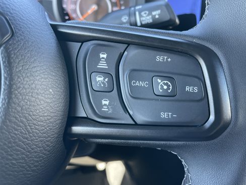 Certified 2025 Jeep Wrangler Willys image 25