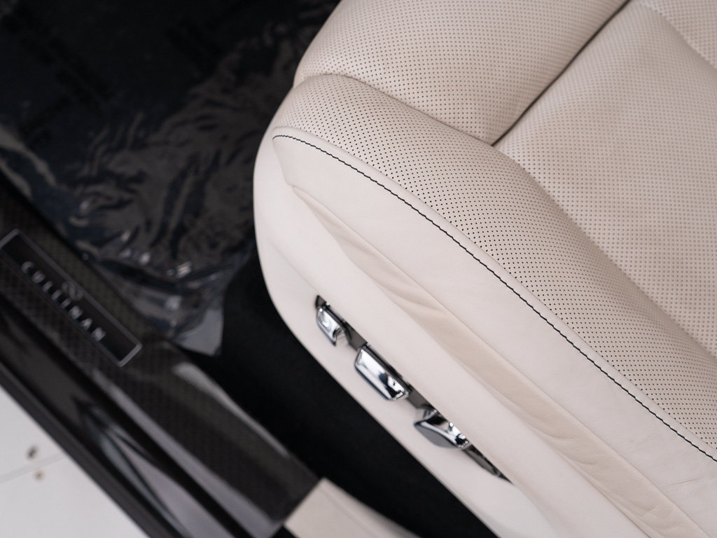 Certified 2022 Rolls-Royce Cullinan Black Badge w/ Dark Exterior Package AWD/4WD image 13