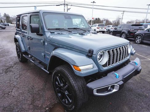 Used 2024 Jeep Wrangler Unlimited Sahara image 3