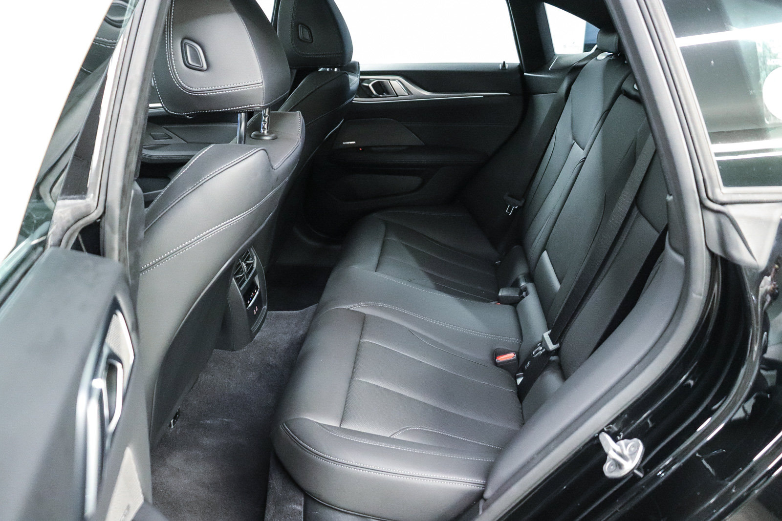 Used 2026 BMW 430i w/ Premium Package RWD image 18