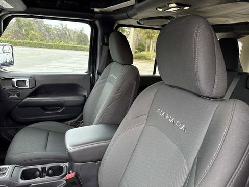 Used 2019 Jeep Wrangler Unlimited Sahara image 20
