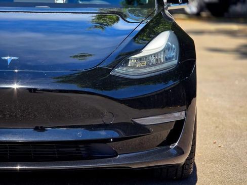 Used 2018 Tesla Model 3 Mid Range RWD image 4