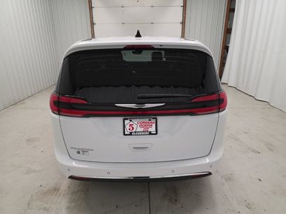 Used 2023 Chrysler Pacifica Touring-L