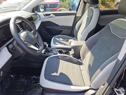New 2025 Volkswagen Taos SE image 19