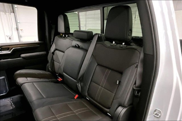 Used 2024 Chevrolet Silverado 2500 High Country w/ Technology Package AWD/4WD image 23
