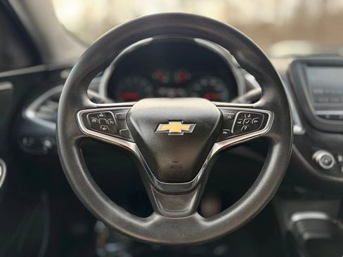 Used 2017 Chevrolet Malibu LT image 17