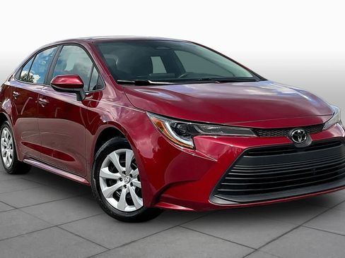 Used 2023 Toyota Corolla LE FWD image 3