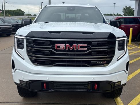 Used 2025 GMC Sierra 1500 AT4 w/ Technology Package AWD/4WD image 10