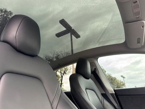 Used 2022 Tesla Model Y Performance image 16