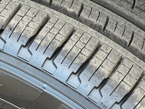 Used 2025 Jeep Grand Cherokee Limited w/ Black Appearance Package image 9