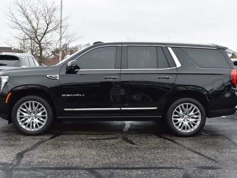 Used 2025 GMC Yukon Denali w/ Sun & Power Step Package image 2