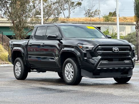 Used 2025 Toyota Tacoma SR5 image 8