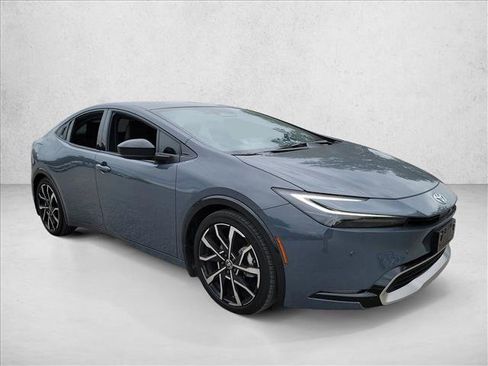 Used 2025 Toyota Prius Plug-In Hybrid image 3