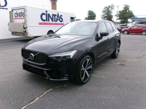 Used 2025 Volvo XC60 B5 Ultra AWD/4WD image 2