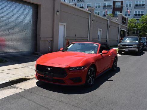 Used 2024 Ford Mustang Convertible RWD image 9