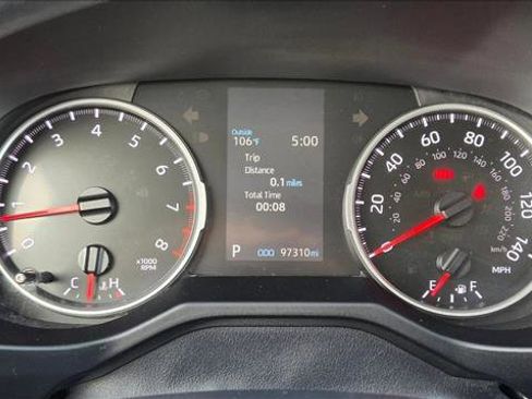 Used 2021 Toyota RAV4 LE image 11