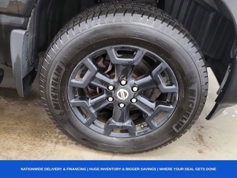 Used 2018 Nissan Titan SV w/ SV Convenience Package image 16