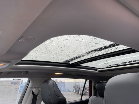 Used 2024 Toyota Highlander Platinum image 34