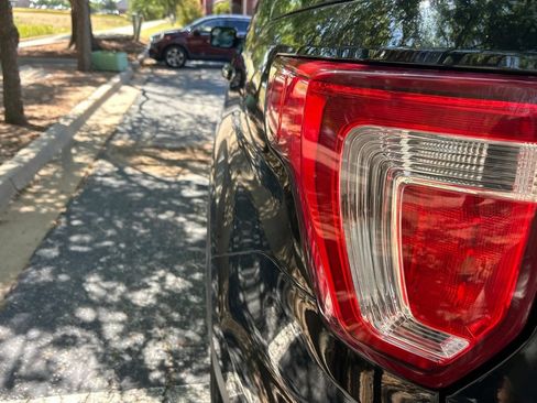 Used 2016 Ford Explorer XLT w/ Equipment Group 202A FWD image 10
