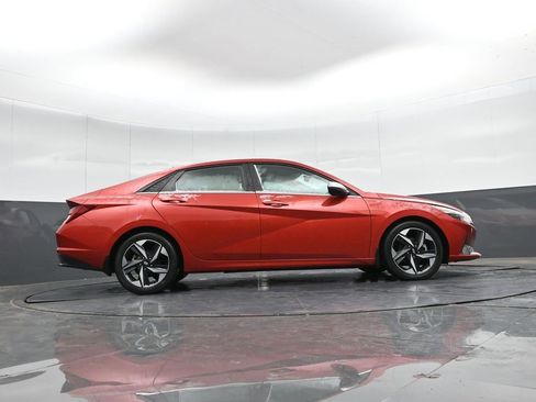 Used 2022 Hyundai Elantra Limited image 33