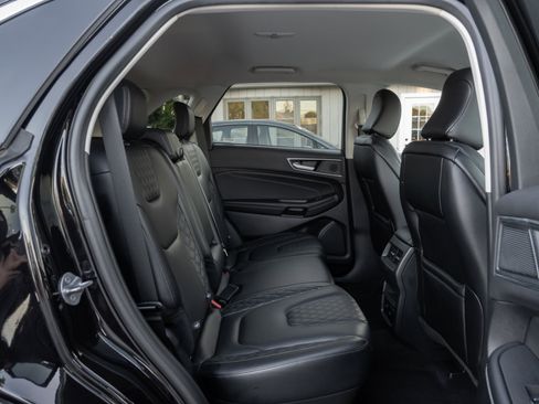 Used 2024 Ford Edge Titanium image 34