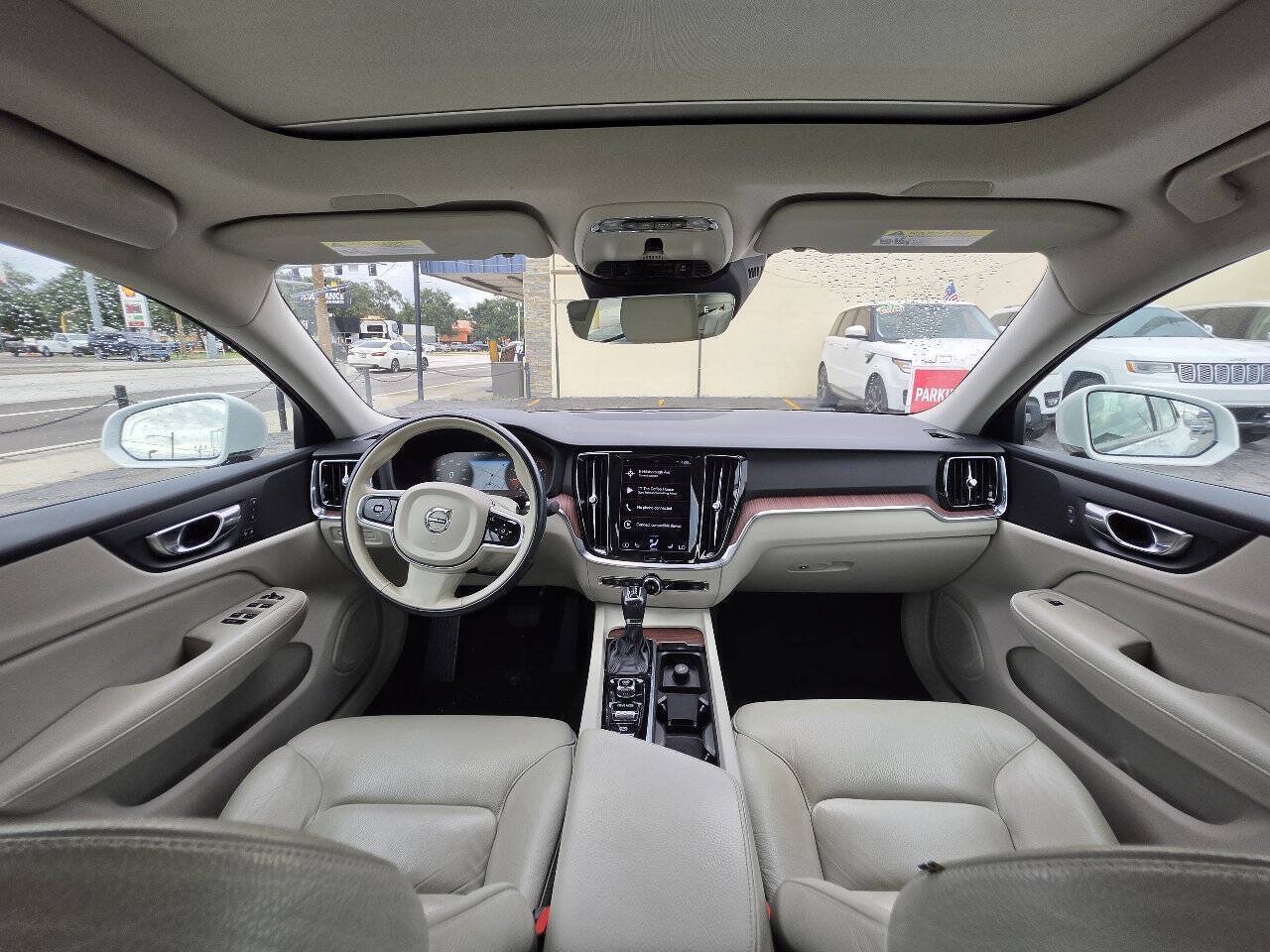 Used 2021 Volvo S60 T5 Momentum w/ Premium Package FWD image 14