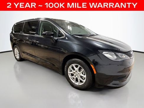 Used 2022 Chrysler Voyager LX FWD image 5