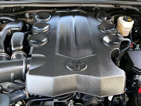 Used 2022 Toyota 4Runner SR5 RWD image 32