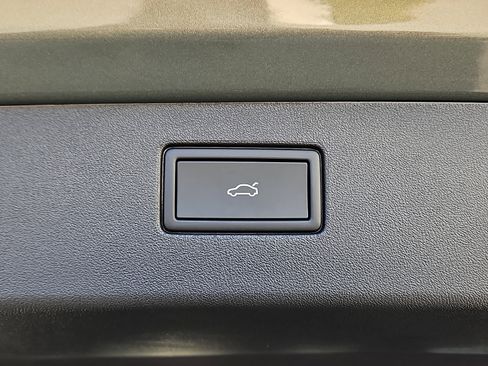 New 2026 Volkswagen Tiguan SE R-Line image 8