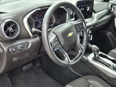 Used 2025 Chevrolet Blazer LT FWD image 10