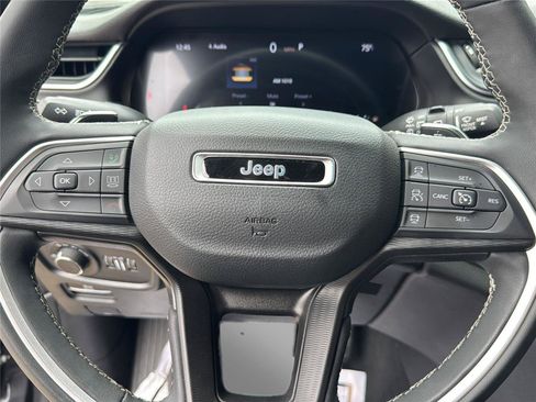 Used 2023 Jeep Grand Cherokee Altitude AWD/4WD image 16