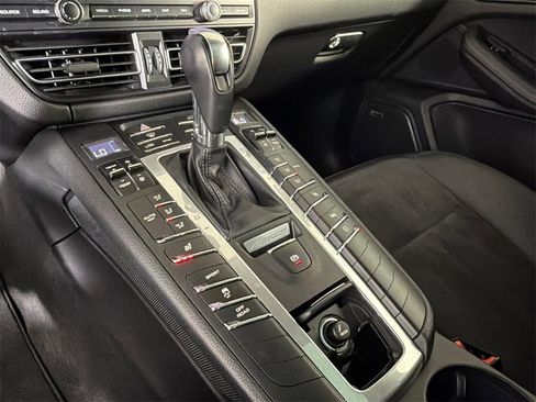 Used 2021 Porsche Macan S image 33