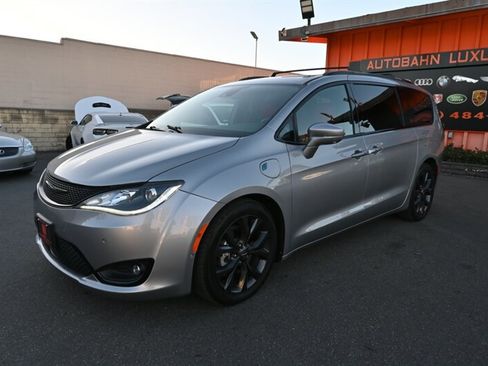 Used 2020 Chrysler Pacifica Limited w/ Quick Oder Package 2EV RED-S image 6