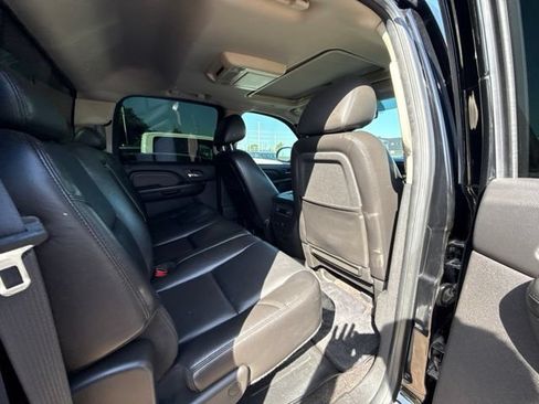 Used 2011 GMC Sierra 2500 Denali w/ Suspension Package, Off-Road AWD/4WD image 8