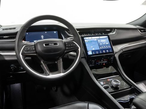 Used 2024 Jeep Grand Cherokee L Limited w/ Black Appearance Package image 5