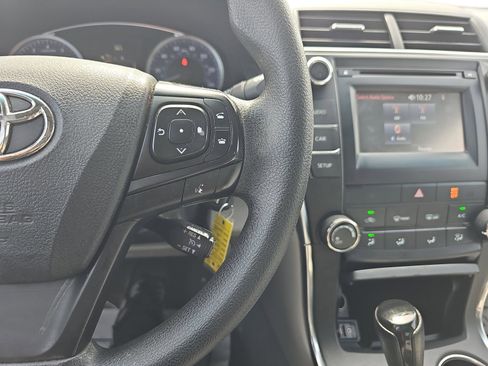 Used 2016 Toyota Camry LE FWD image 15