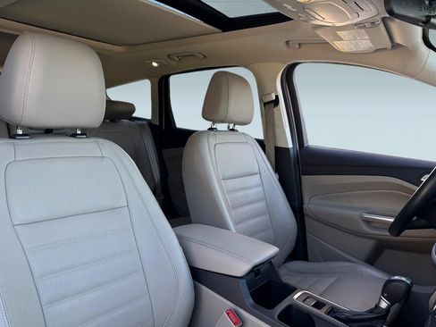 Used 2017 Ford Escape SE w/ SE Leather Comfort Package image 32