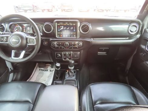 Used 2023 Jeep Wrangler Unlimited Sahara AWD/4WD image 26