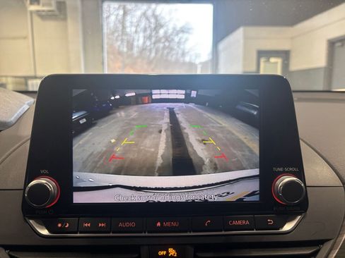 Used 2025 Nissan Altima 2.5 SV image 17