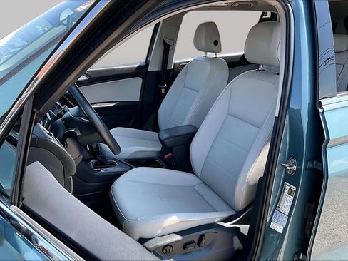 Used 2020 Volkswagen Tiguan SE w/ Panoramic Sunroof Package FWD image 8