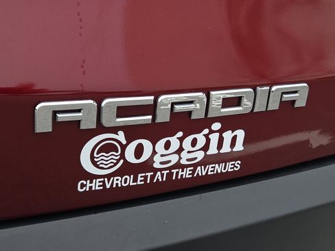 Used 2018 GMC Acadia SLE image 17