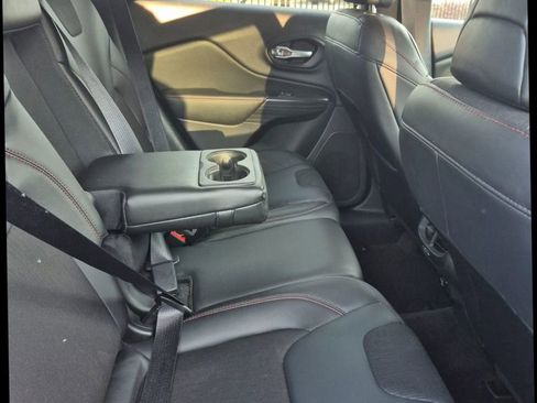 Used 2016 Jeep Cherokee Trailhawk w/ Cold Weather Group image 9