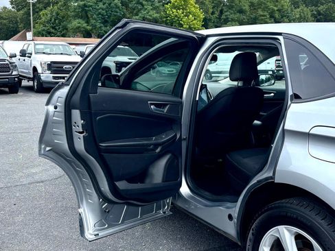 Used 2021 Ford Edge SE image 17