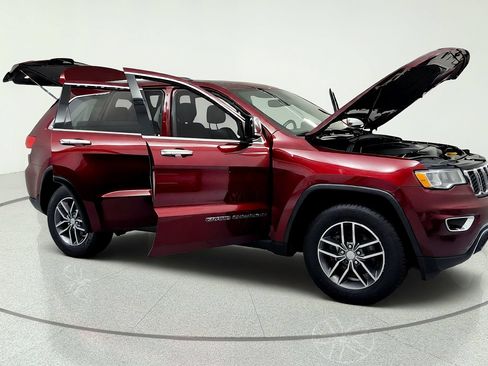 Used 2018 Jeep Grand Cherokee Limited AWD/4WD image 14