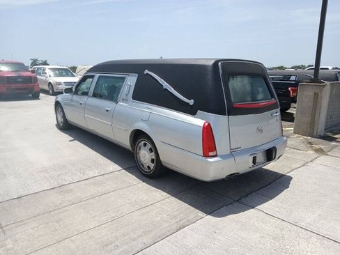 Used 2011 Cadillac DTS Hearse FWD image 7