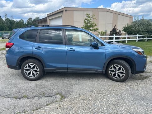 Used 2021 Subaru Forester Premium AWD/4WD image 4