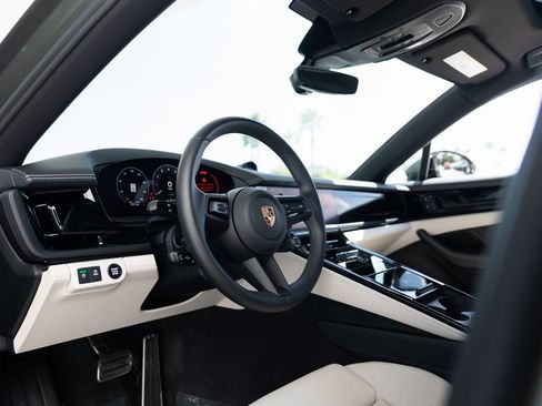 Certified 2025 Porsche Panamera 4S image 4