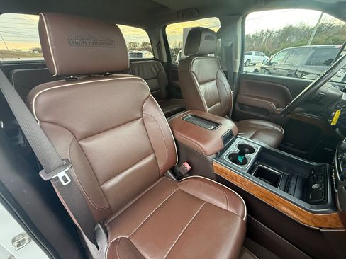 Used 2016 Chevrolet Silverado 2500 High Country w/ Duramax Plus Package image 6