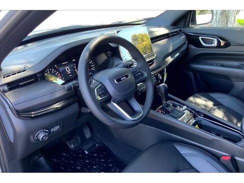 New 2025 Jeep Compass Latitude w/ Altitude Special Edition image 6